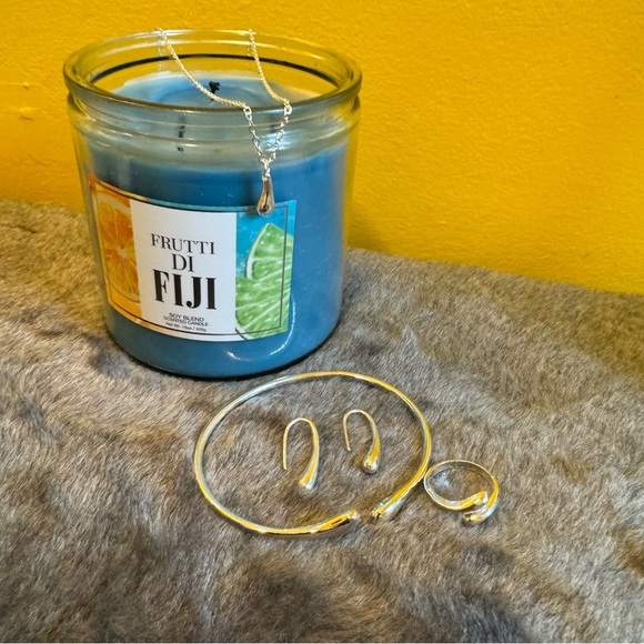 Silvery Tear Drop 4 Piece Jewelry Set - Picture 6 of 8